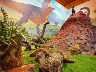 ストーンハンター伊勢志摩 宝石探し体験＆恐竜ミニミュージアム